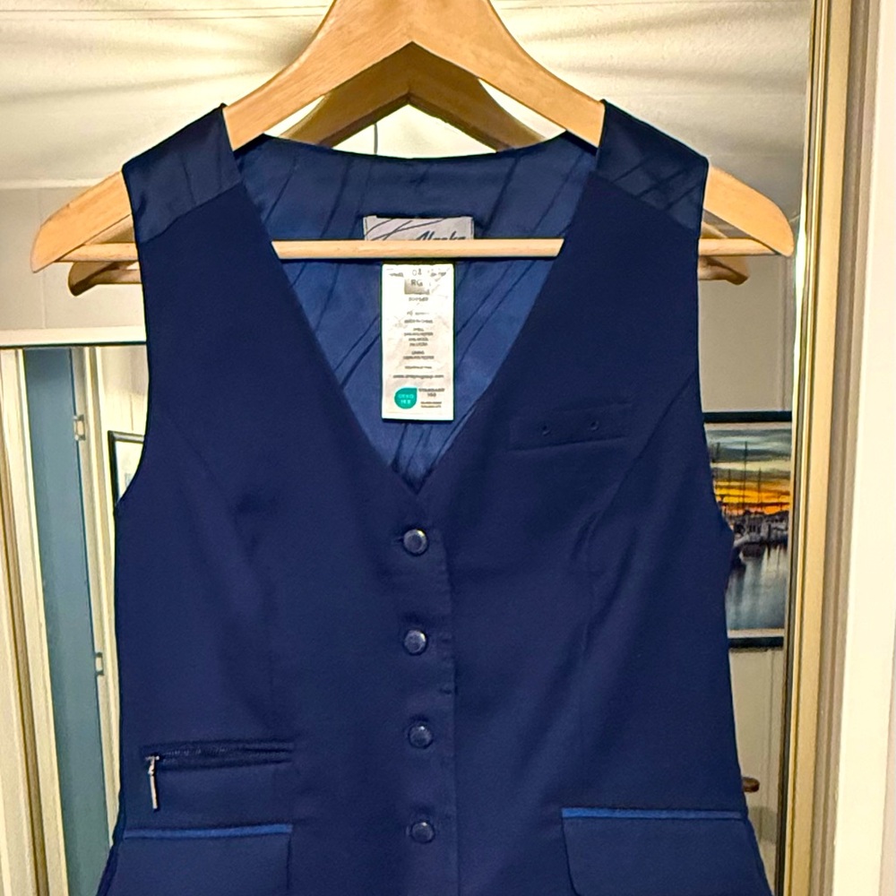 Size 4 Blue vest FA Alaska like new